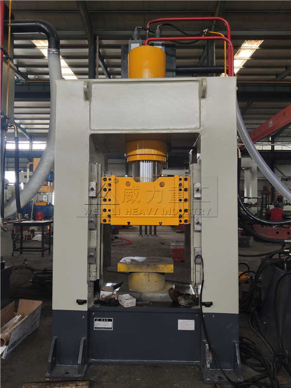 電車擋風(fēng)板成型液壓機(jī)